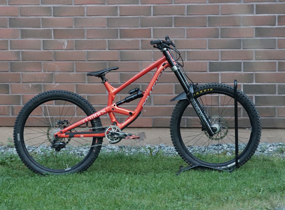 2020 - Commencal Furious Freeride/DH pyörä