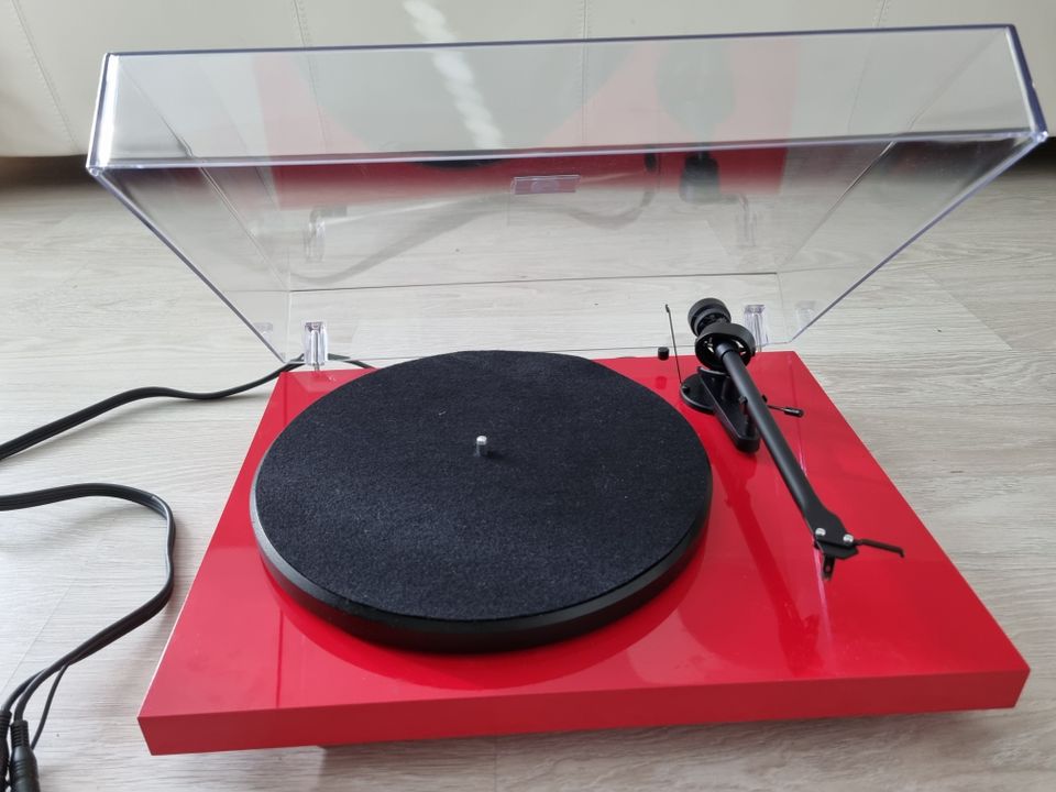 Pro-Ject Debut III + Speedbox MKII