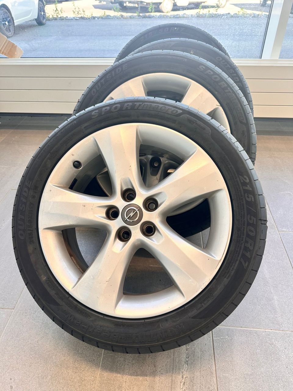 Opel Astran 17” vanteet ja uudet kesät