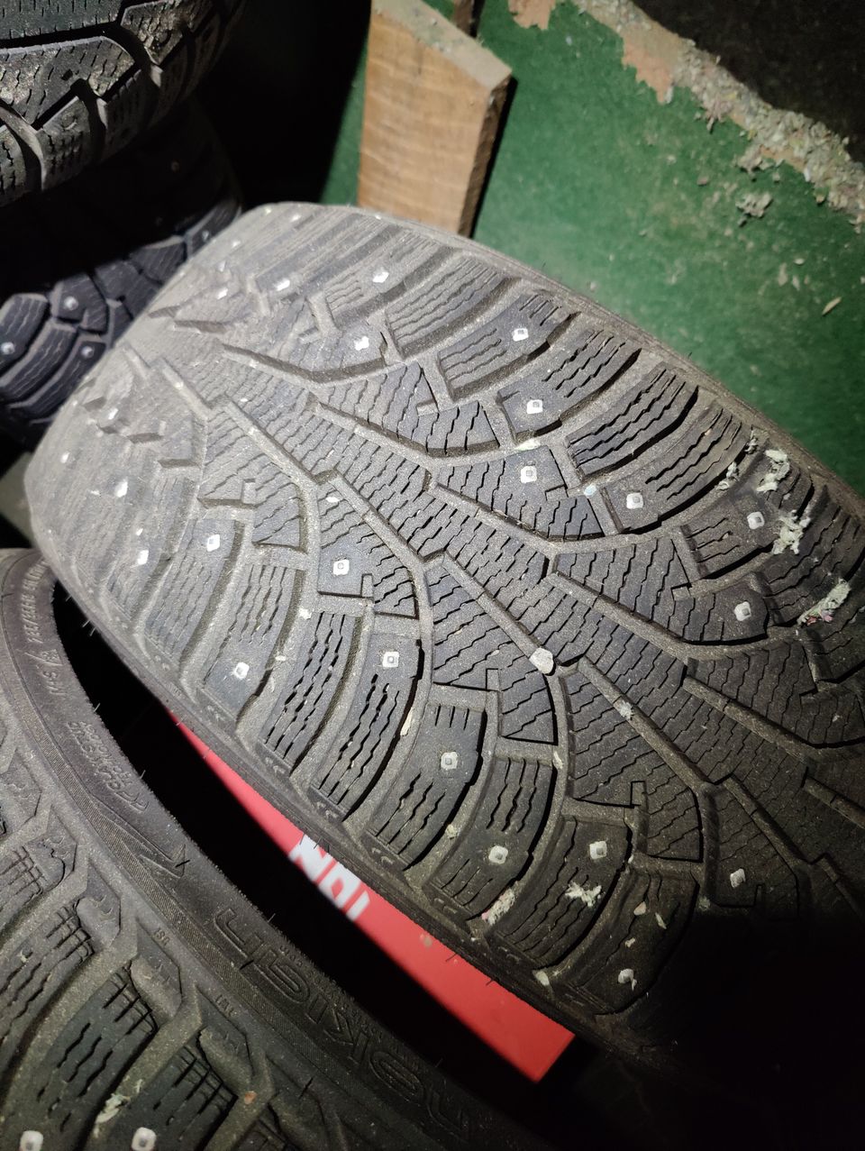 235/35r19 nastarenkaat 5kpl