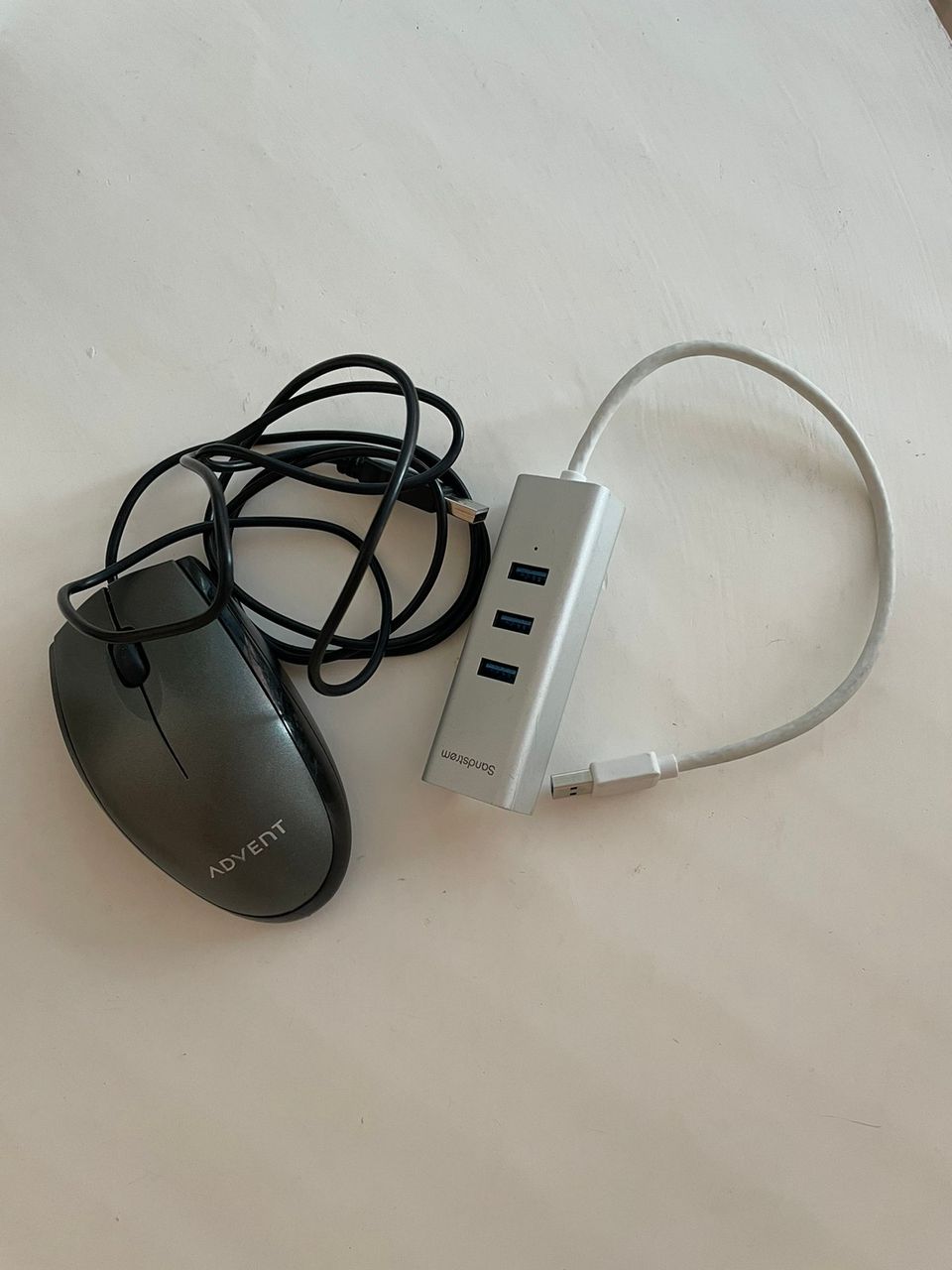 Hiiri ja usb-johtojen jakaja