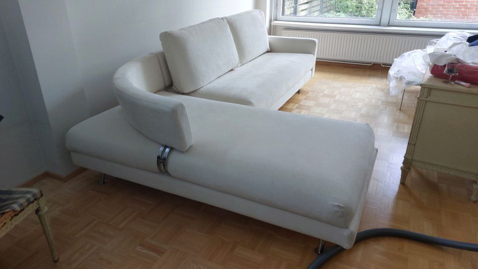 Design divaanisohva "Natuzzi" valkoinen + tyynyt 4 kpl.