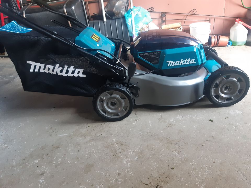 Makita ruohonleikkuri DLM462 Uusi! Vetävä