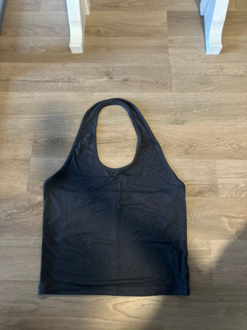 Halter-yläosainen crop top