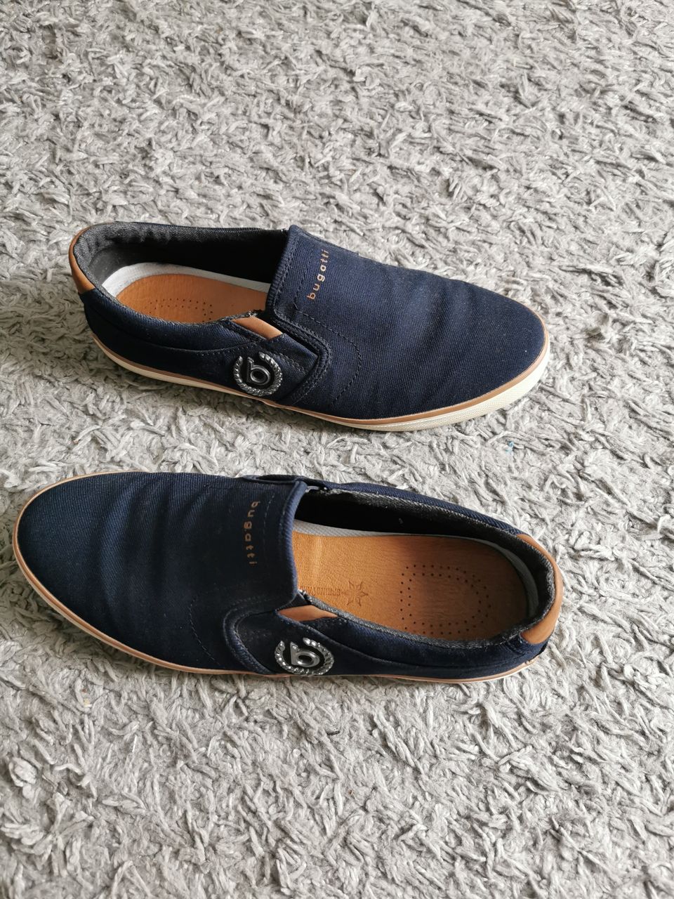 Bugatti loaferit/pistokkaat