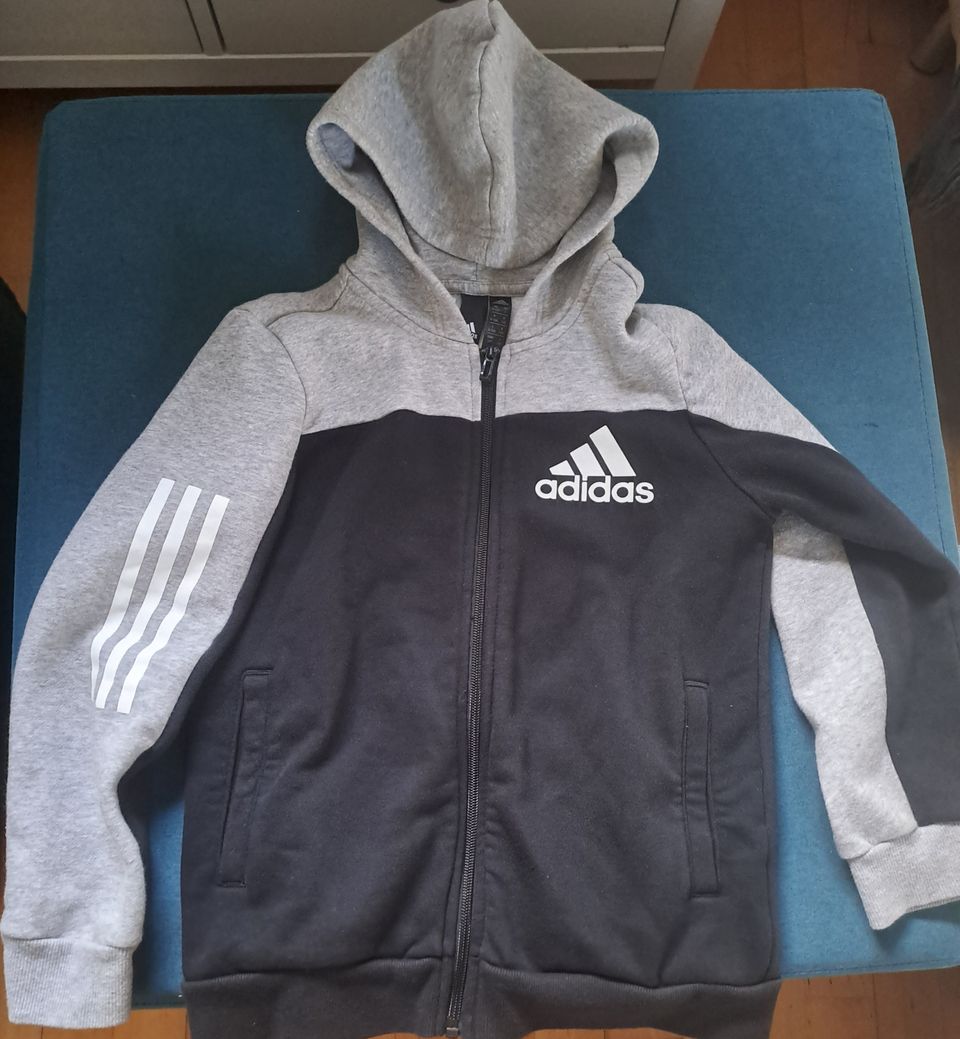 Adidas huppari koko 140