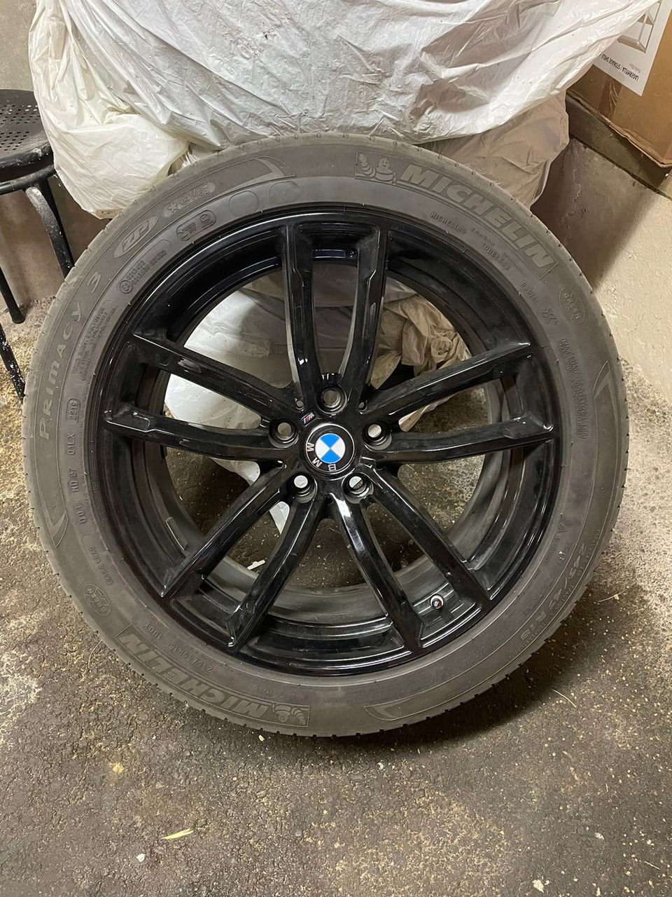 Myydään BMW G30 aidot M sport vanteet