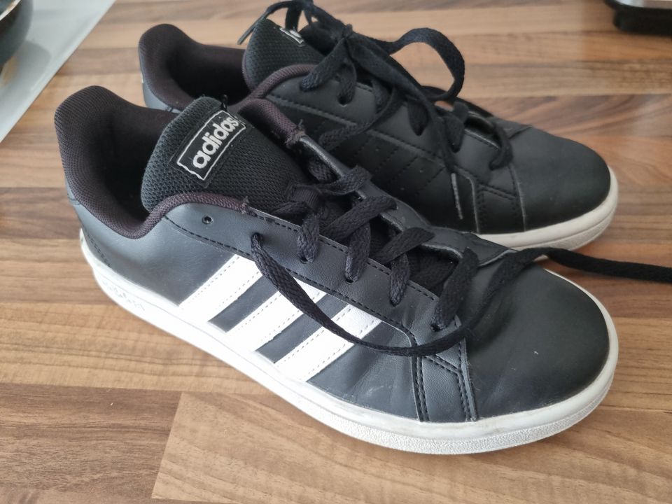 Adidas tennarit koko 38