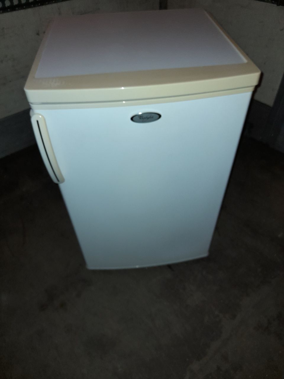 Kaappipakastin whirlpool 102L