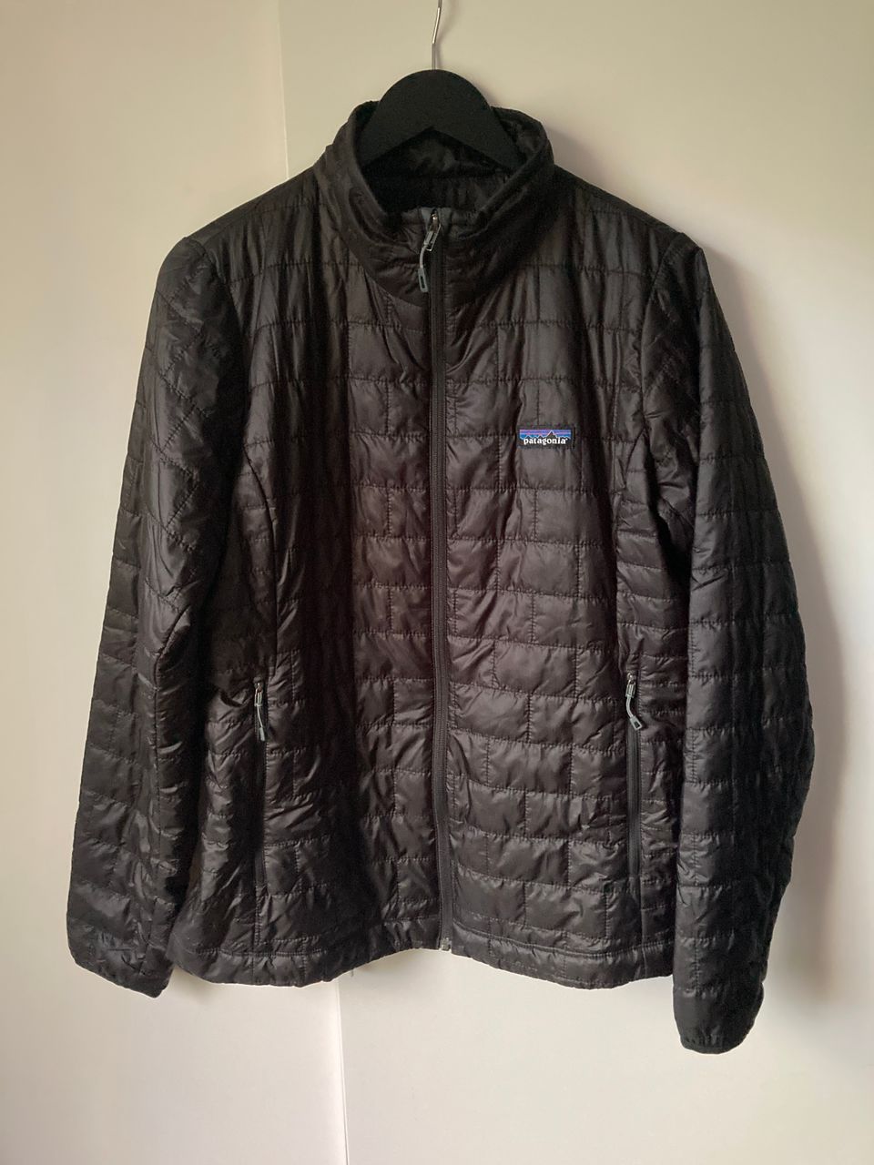 Myydään vähän käytetty Patagonian Nano Puff Jacket, musta, naisten L