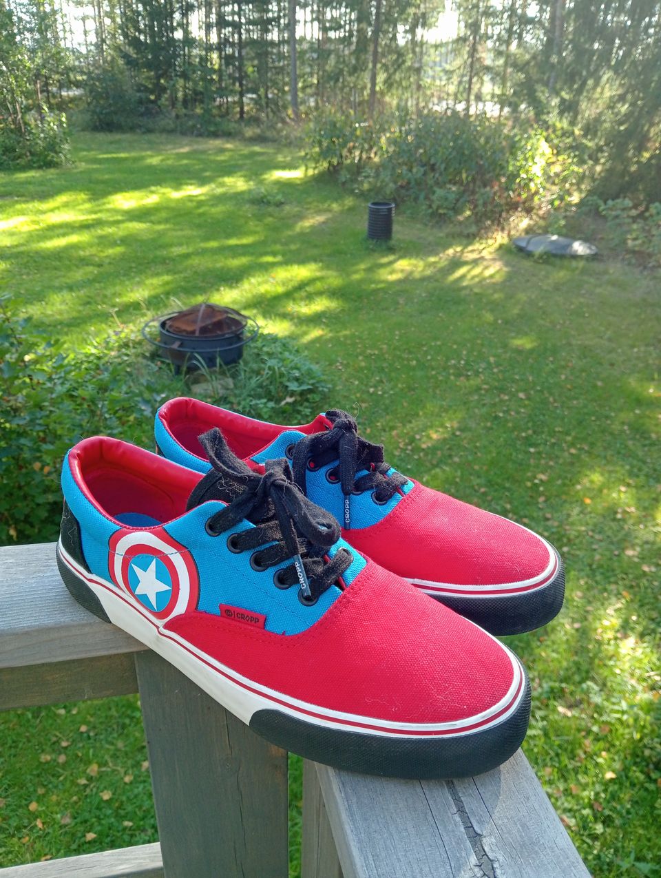 Cropp Marvel Captain America tennarit