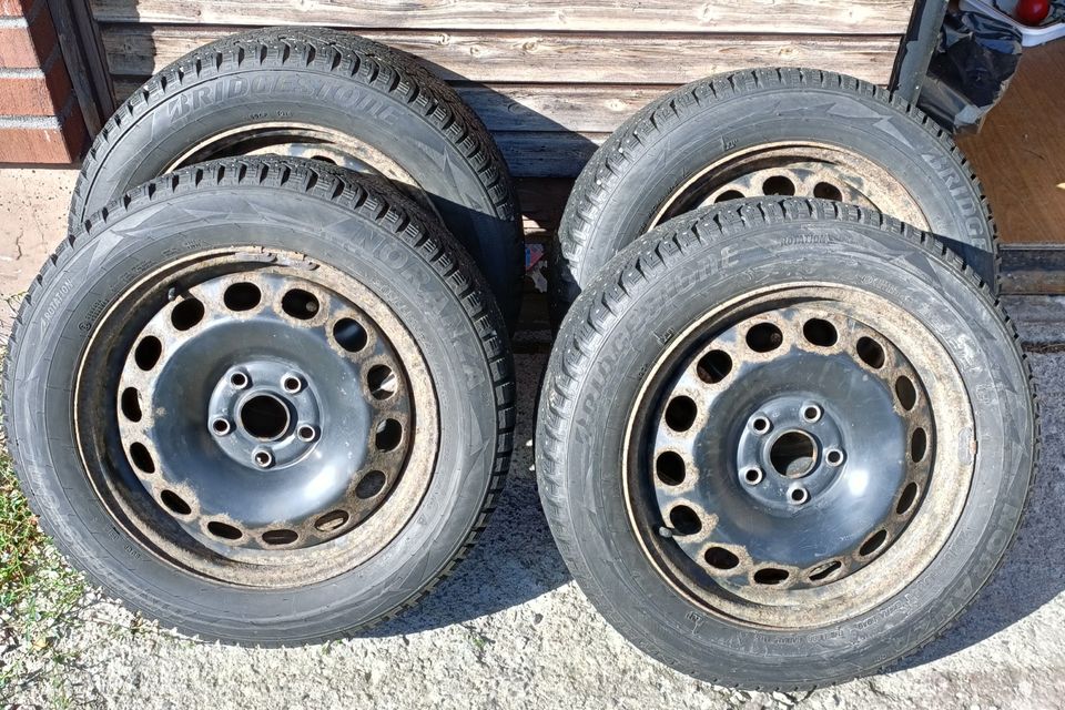 Nastarenkaat 205/55 R16 + peltivanteet