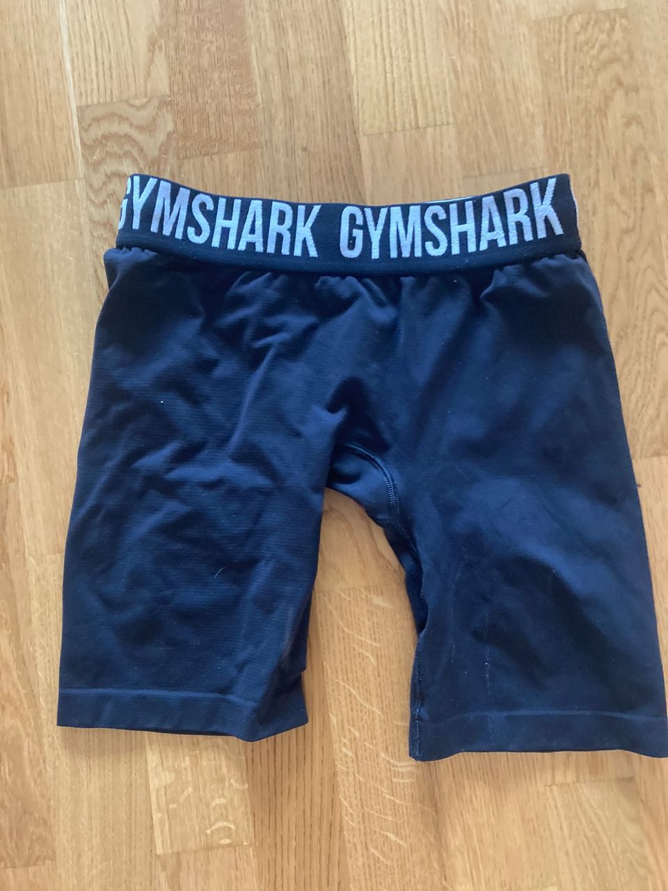 Gymsharkin mustat treenishortsit