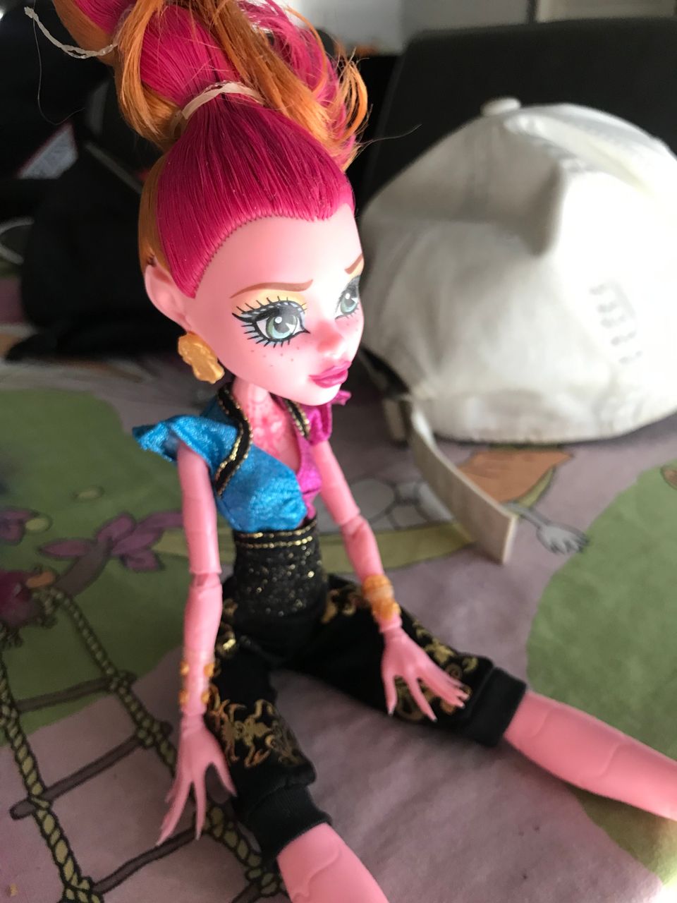 Uudenveroisia Monster High nukkeja