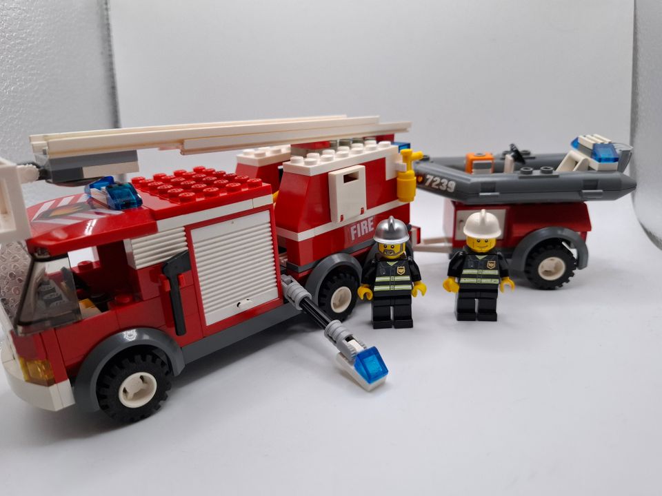 Lego City 7239 fire truck