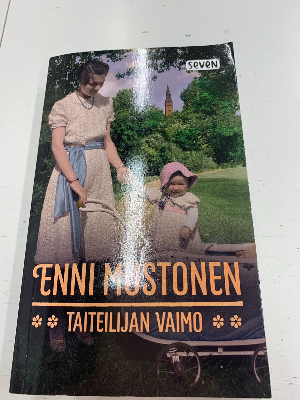 Enni Mustonen pokkari