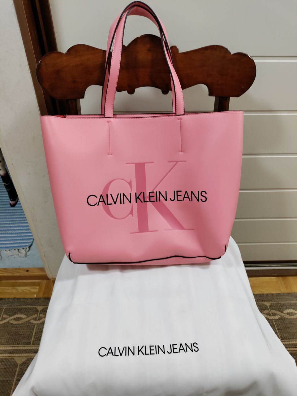 Calvin Klein Jeans -käsilaukku.