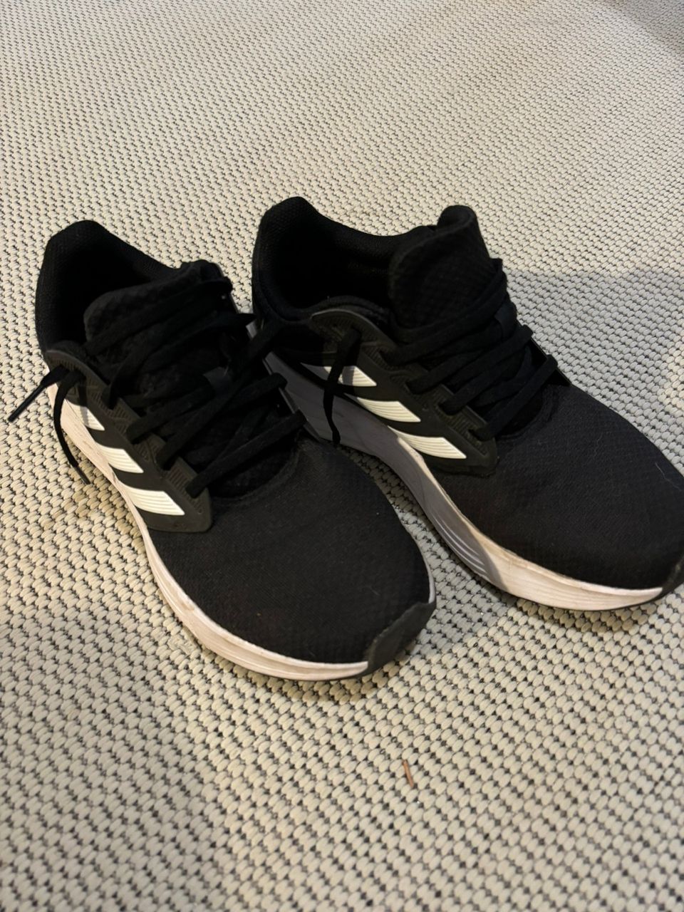 Adidas lenkkarit