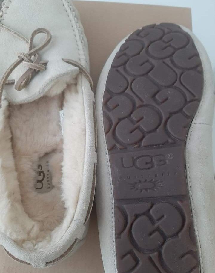 UGG Dakota loaferit