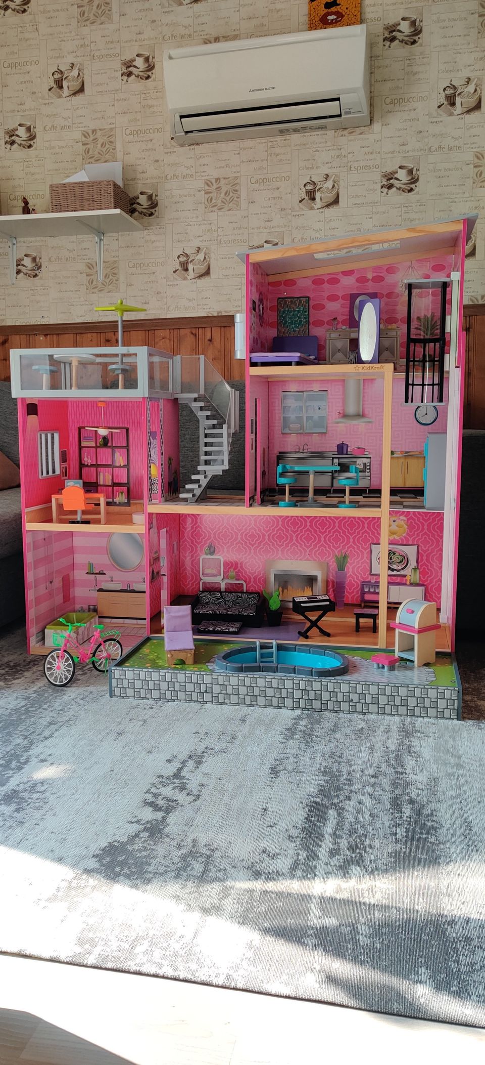 Nukkekoti/Dollhouse/Barbie talo