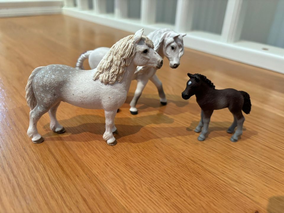 3 kpl Schleich-hevosia