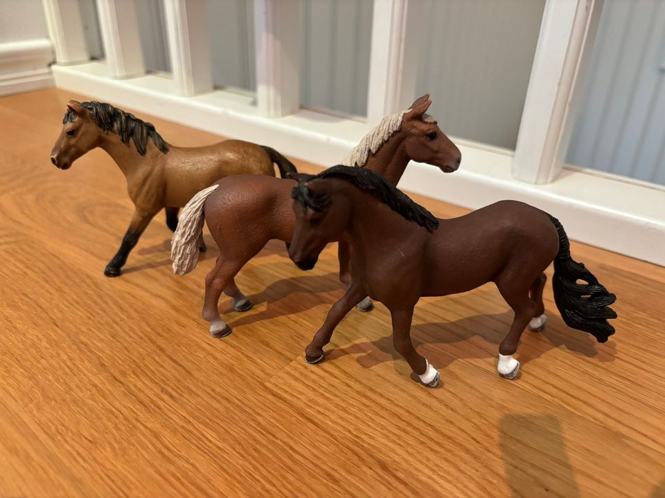 3 kpl Schleich-hevosia