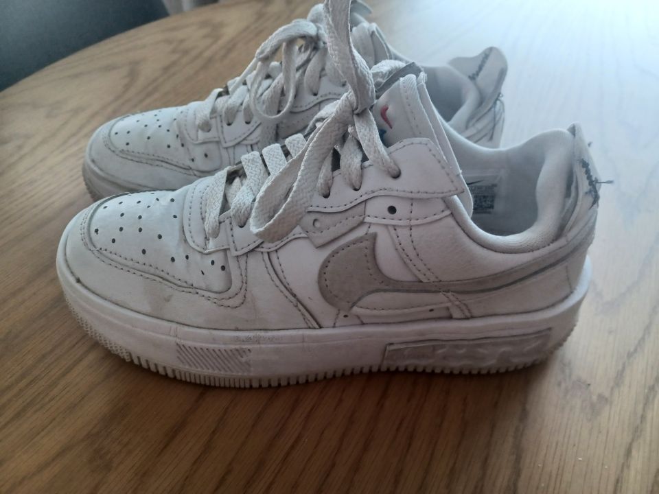 Nike Air Force, koko 35,5