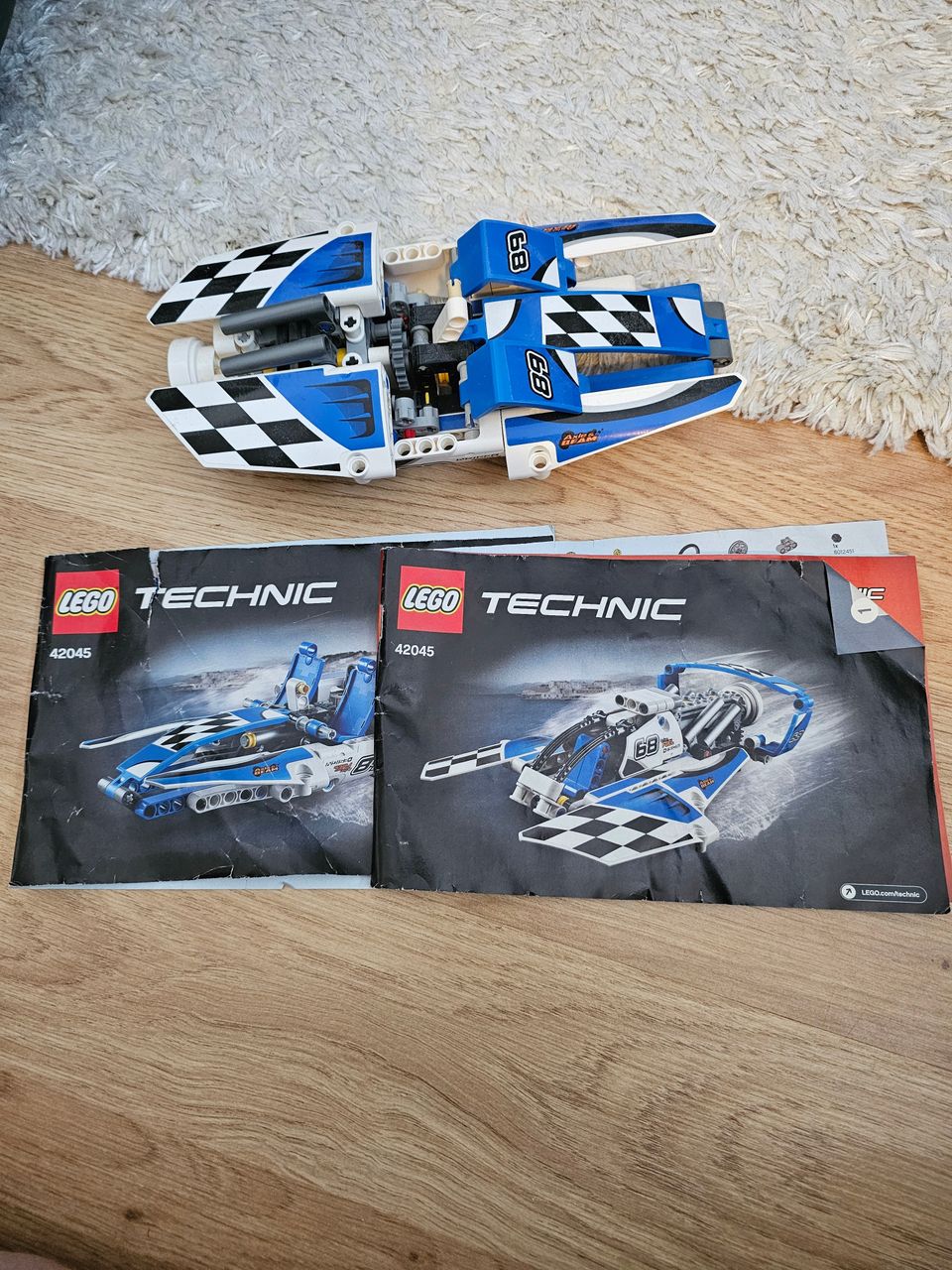 Technic kilpaliukuvene