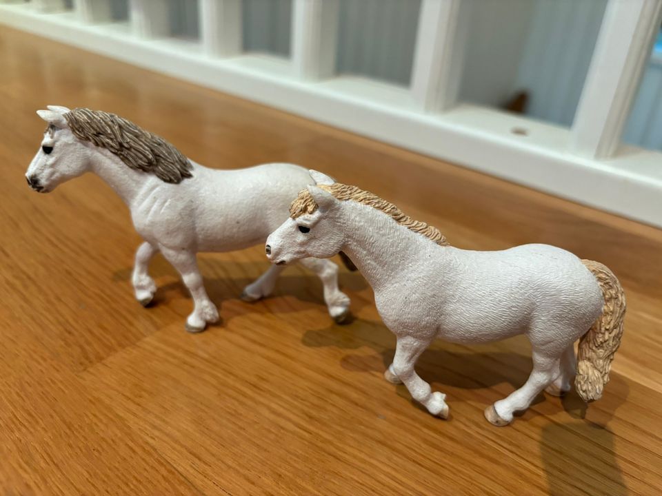 2 kpl Schleich-hevosia