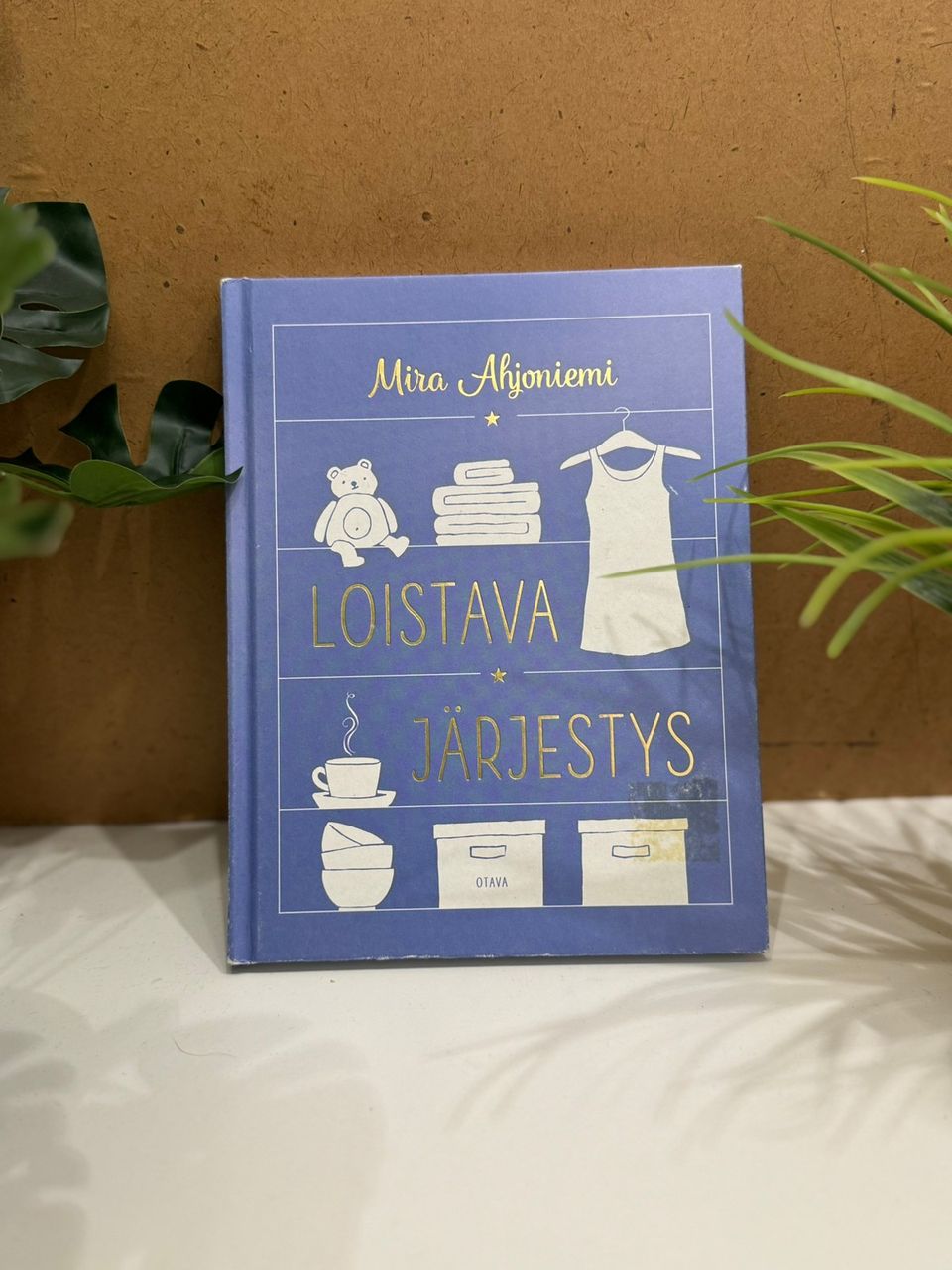 Mira Ahjoniemi - Loistava järjestys