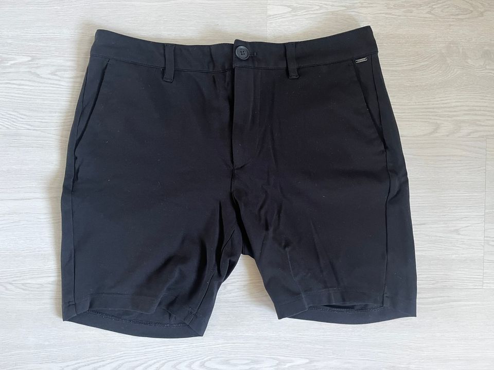 Only & Sons, mustat shortsit, 31