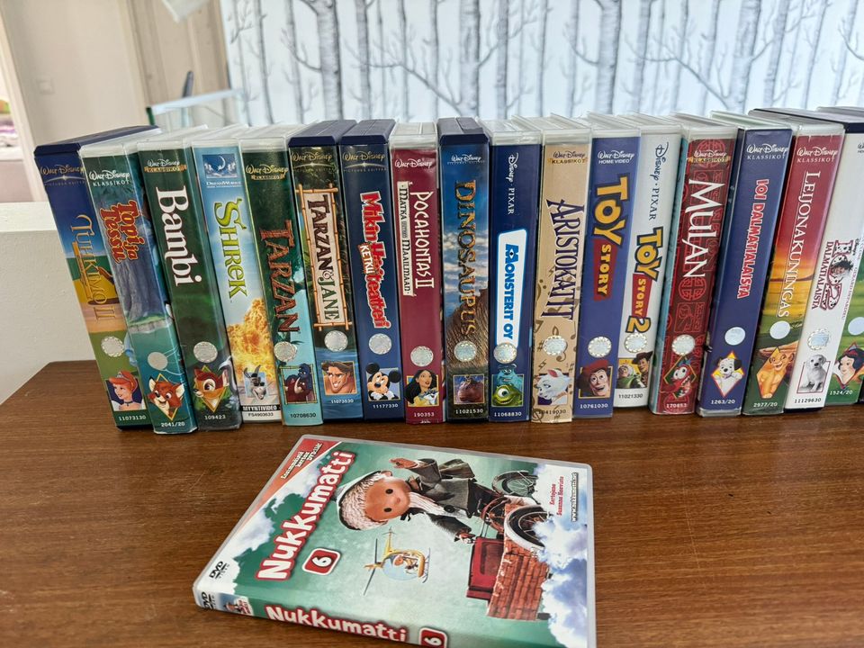 26kpl lasten Disney VHS-kasetteja