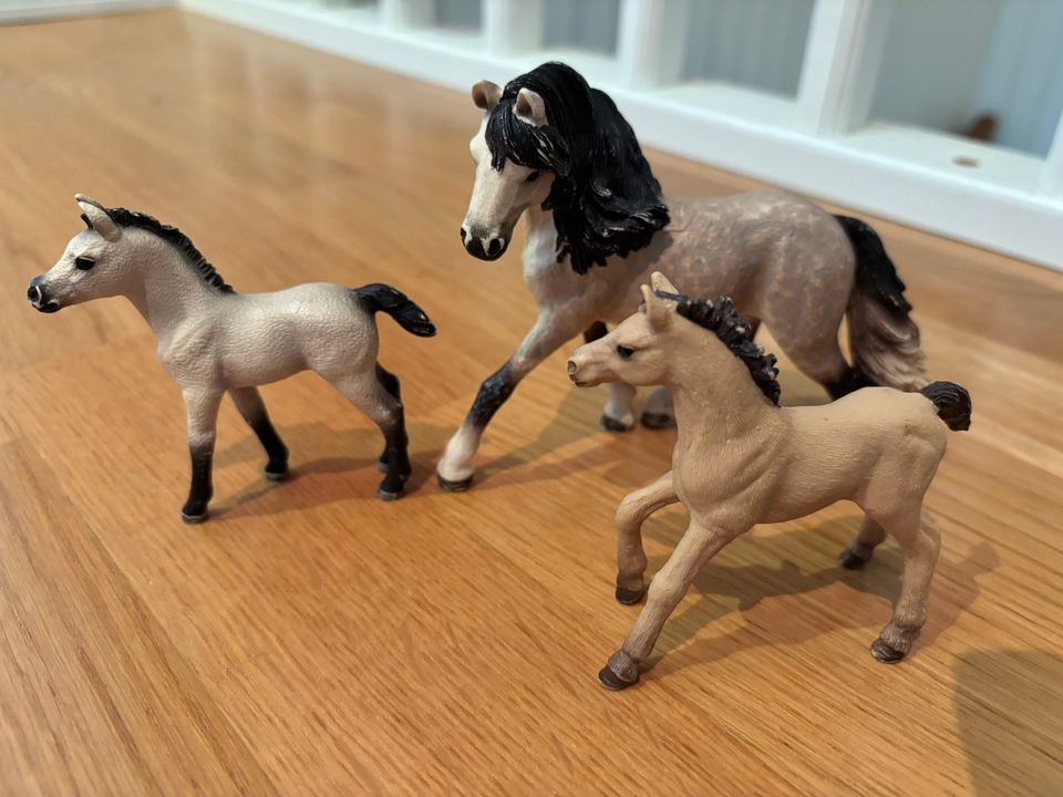 3 kpl Schleich-hevosia