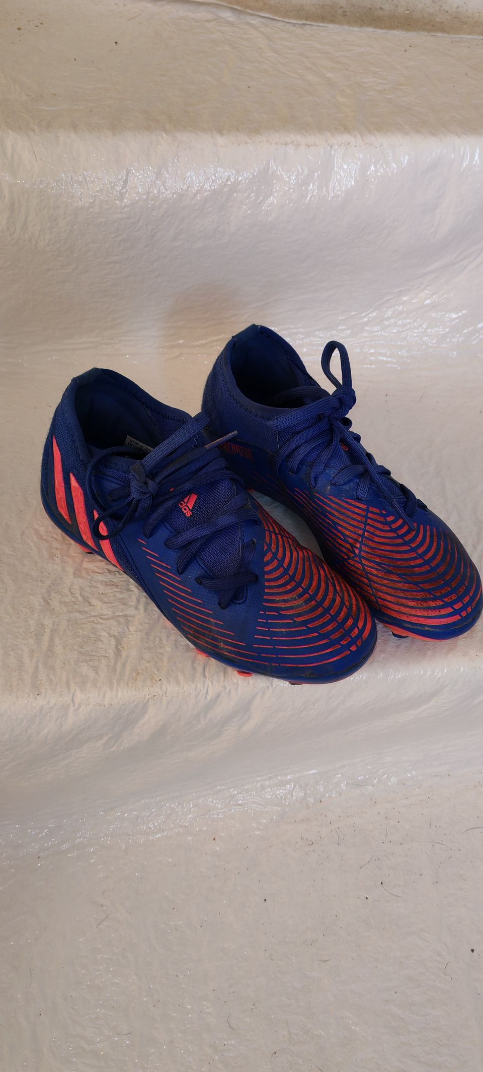 Adidas Predator nappikset koko 33