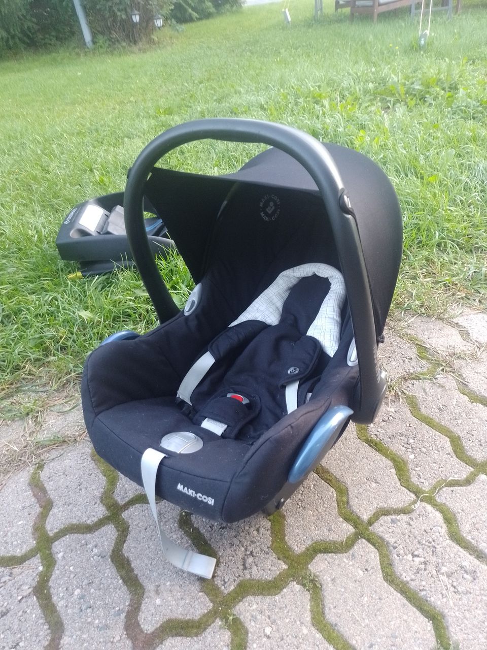 Maxi- Cosi Cabriofix turvakaukalo + telakka