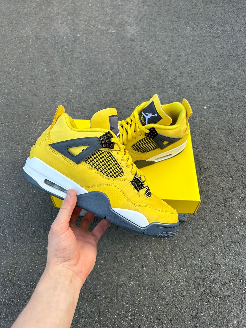 Air Jordan 4 Lightning