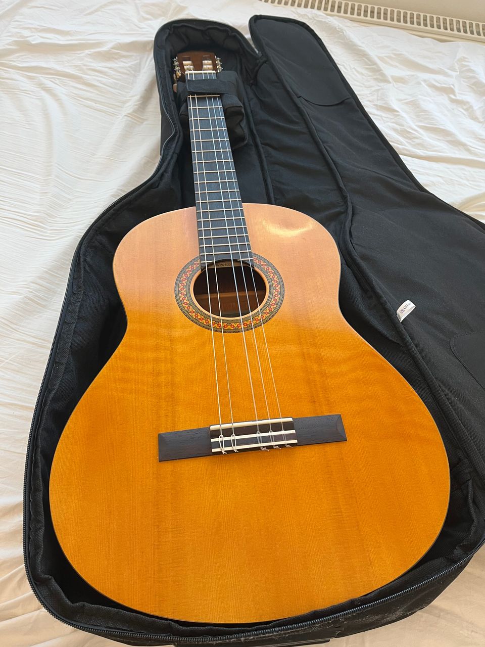 Yamaha C40 akustinen kitara