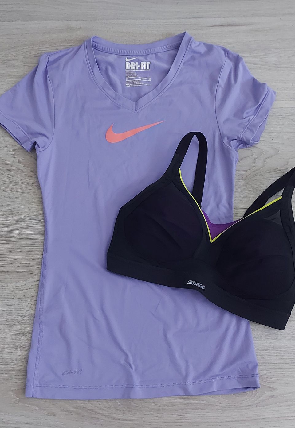 Nike paita ja shock absorber liivit