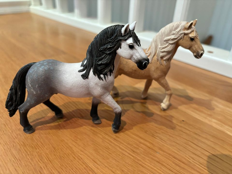 2 kpl Schleich-hevosia