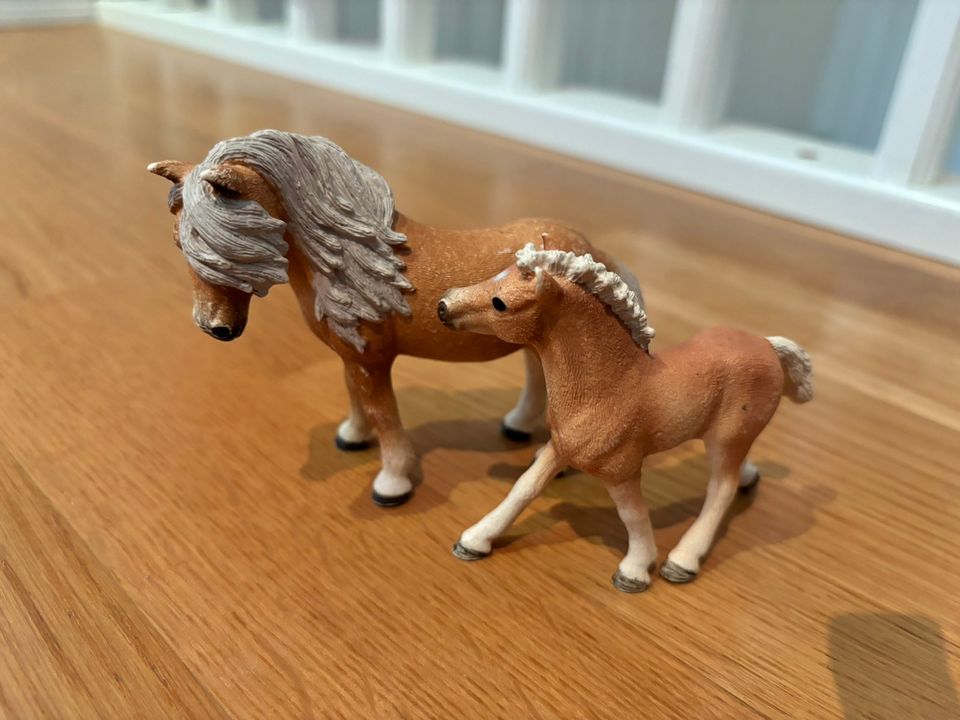 2 kpl Schleich-hevosia