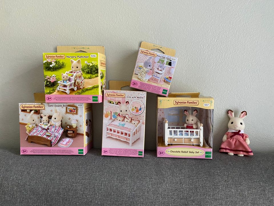 Sylvanian Familes -huonekaluja ja hahmoja