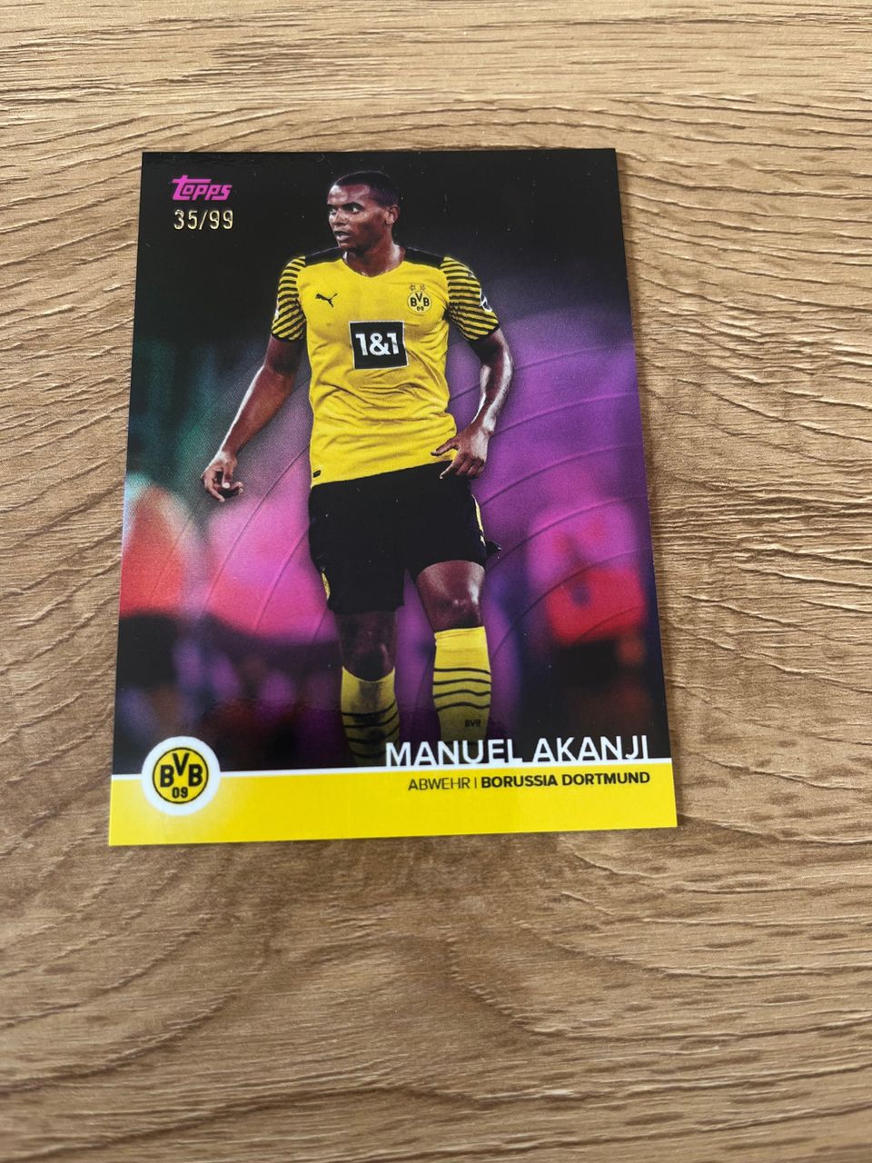 Topps Manuel Akanji 2021 numeroitu kortti /99