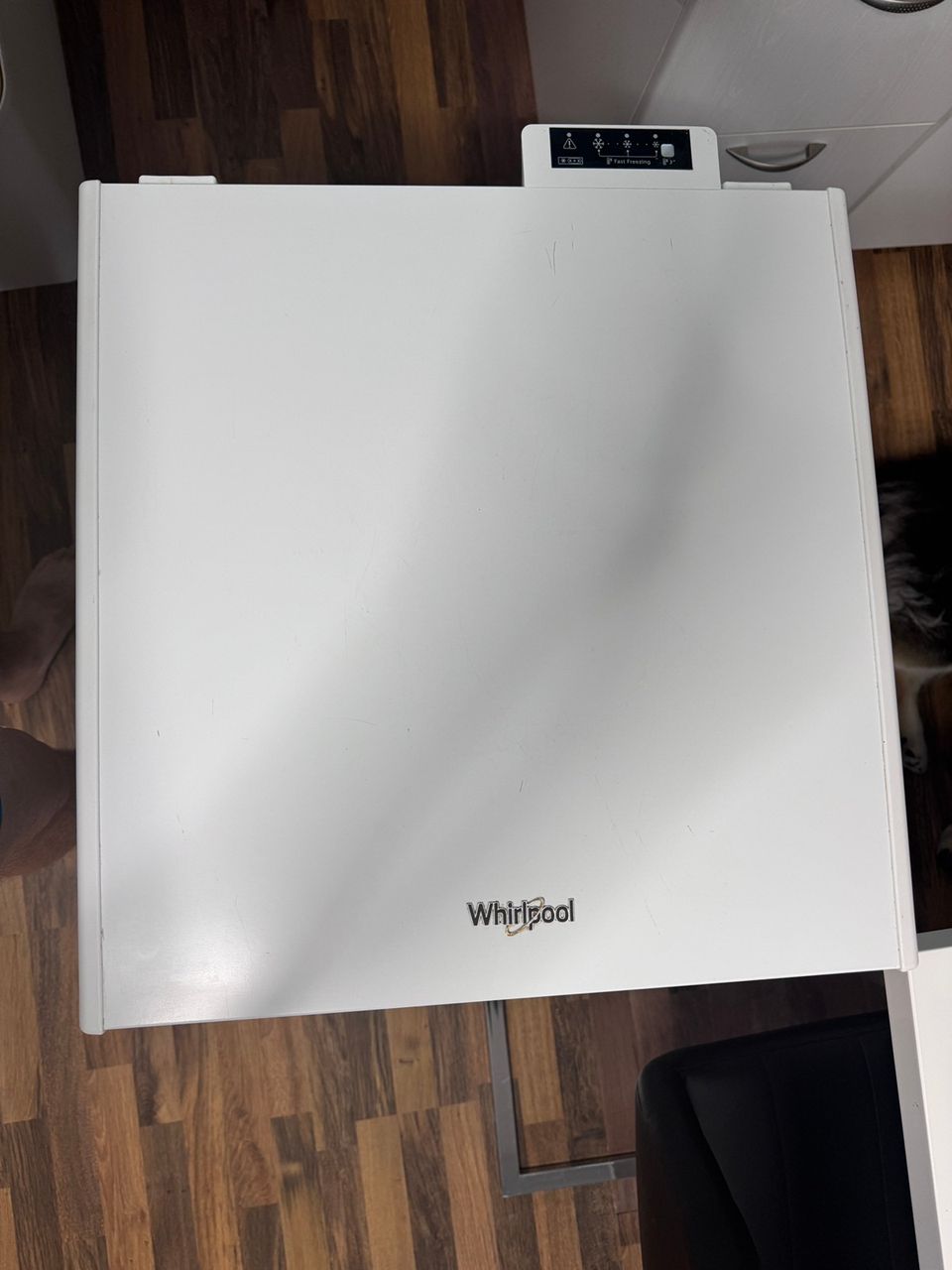 Whirlpool WHS1021 2 arkkupakastin