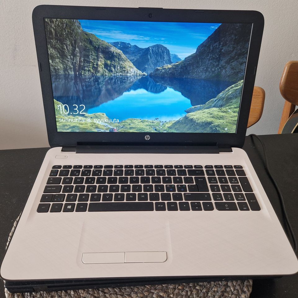 HP 15,6" Windows 10 ja laturi