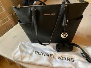 Aito Michael Kors käsilaukku, melkein uusi