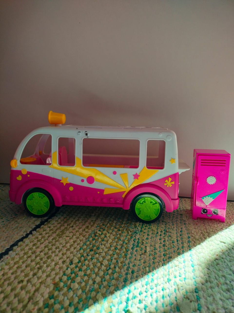 Shopkins auto ja kaappi