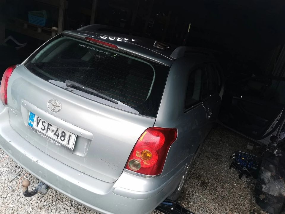 Toyota T25 Avensis 2.0 aut osina