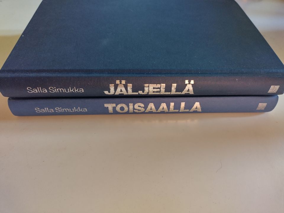 Jäljellä ja Toisaalla -kirjat