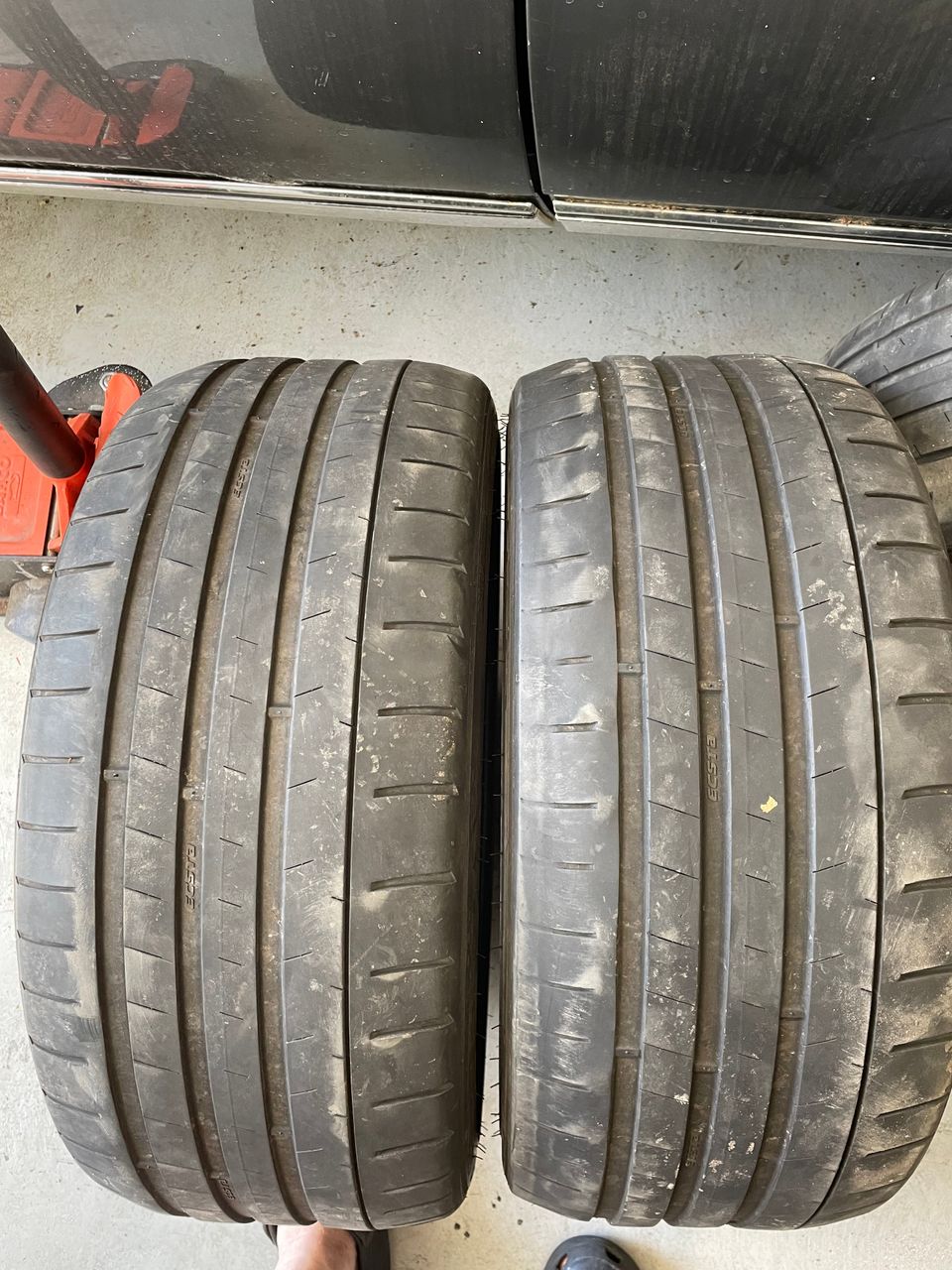 2kpl Kumho 235/35-19