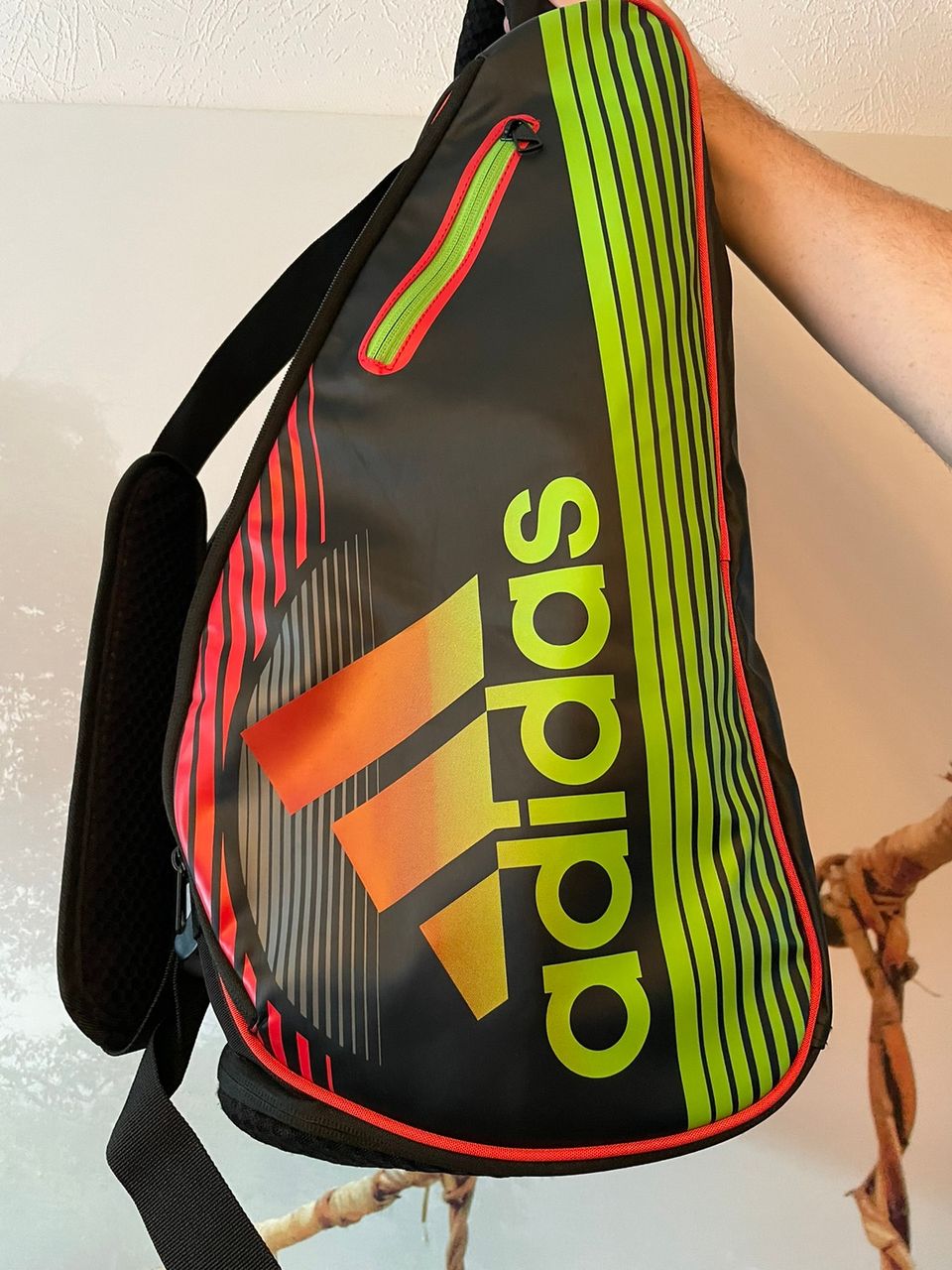 Adidas padel-laukku